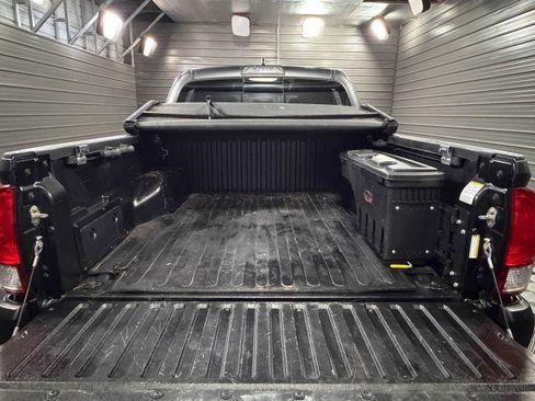 Used 2017 Toyota Tacoma TRD Sport image 11