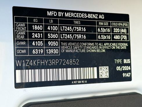 Used 2024 Mercedes-Benz Sprinter 2500 image 34