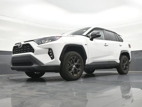Used 2022 Toyota RAV4 LE FWD image 23