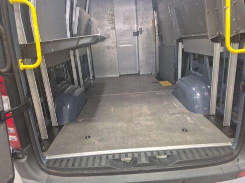 Used 2018 Mercedes-Benz Sprinter 2500 image 5