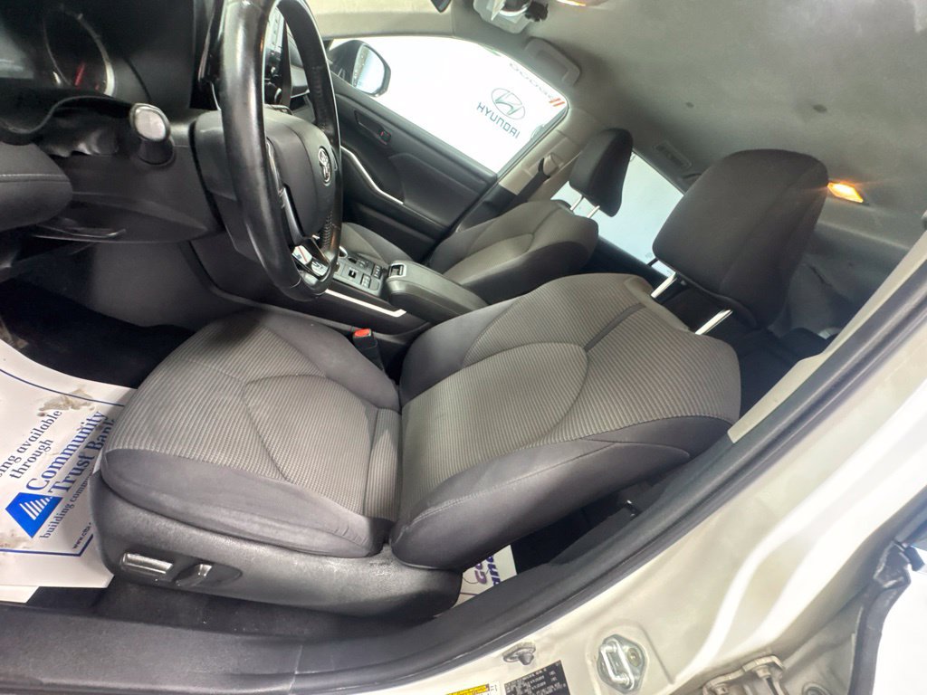 Used 2021 Toyota Highlander LE AWD/4WD image 17