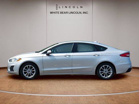 Used 2019 Ford Fusion SE FWD image 8