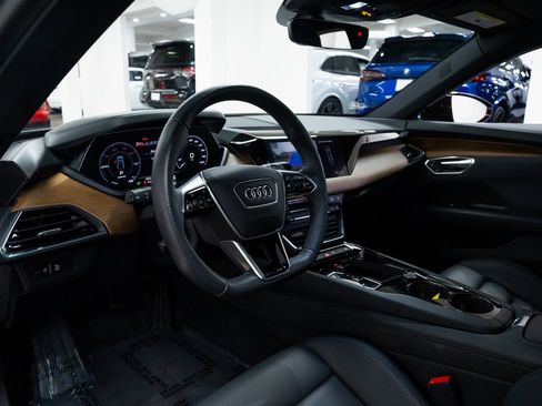 Used 2022 Audi e-tron GT Premium Plus image 17