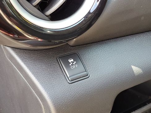 Used 2019 Nissan Kicks SR w/ SR Premium Package FWD image 7