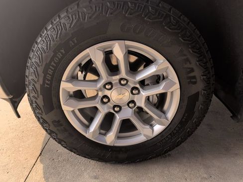 Used 2023 Chevrolet Silverado 1500 LT AWD/4WD image 25