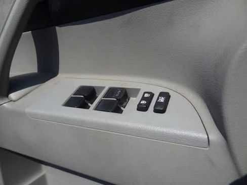 Used 2013 Toyota Highlander SE FWD image 11