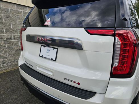 Used 2024 GMC Yukon XL AT4 w/ Technology Package AWD/4WD image 18
