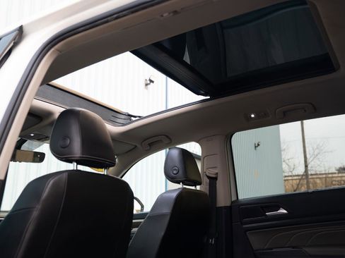 Used 2023 Volkswagen Atlas SE w/ Panoramic Sunroof Package image 32