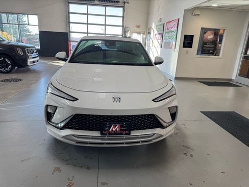 Used 2024 Buick Envista Avenir image 2