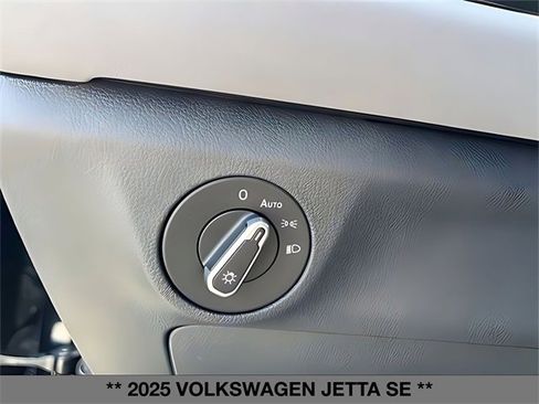 Used 2025 Volkswagen Jetta SE w/ Sunroof Package image 20