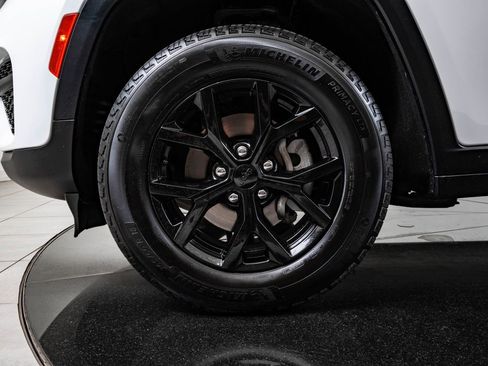 Used 2024 Jeep Grand Cherokee Altitude image 13