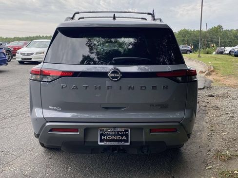 Used 2026 Nissan Pathfinder Platinum w/ Accent Package AWD/4WD image 4