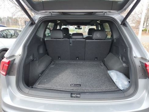 Used 2024 Volkswagen Tiguan SE R-Line image 9