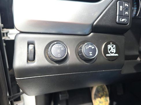 Used 2018 Chevrolet Suburban Premier image 20