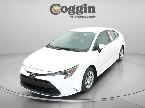 New 2026 Toyota Corolla LE FWD image 32