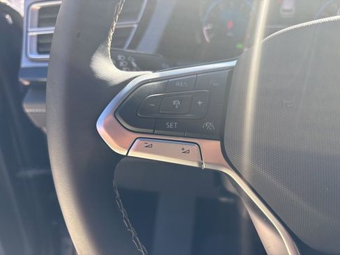 Used 2025 Volkswagen Atlas Cross Sport SE image 23