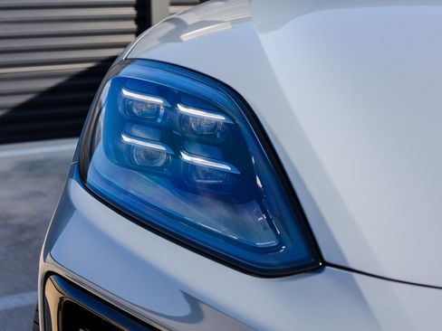 New 2025 Porsche Cayenne image 13