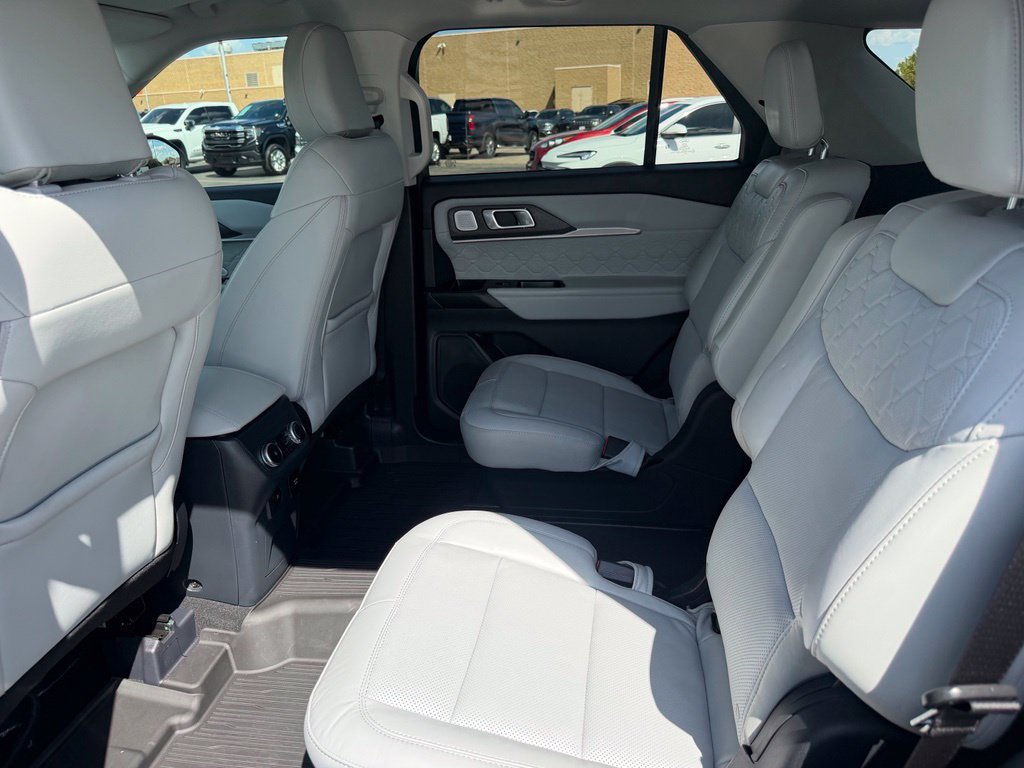 Used 2025 Ford Explorer Platinum w/ Ultimate Package AWD/4WD image 21