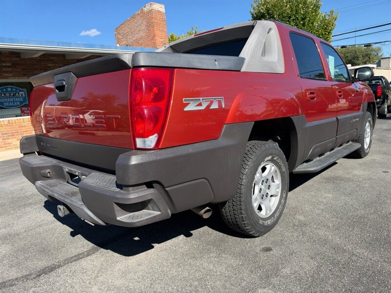 Used 2003 Chevrolet Avalanche 4x4 w/ Suspension Package, Off-Road image 3