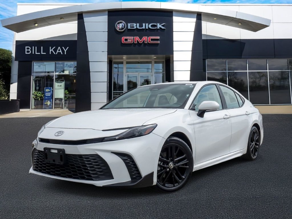Used 2025 Toyota Camry SE FWD image 1