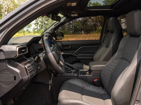 Used 2025 Toyota 4Runner TRD Off-Road Premium AWD/4WD image 11