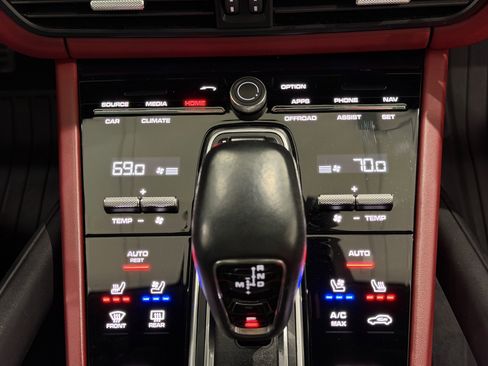 Certified 2022 Porsche Cayenne S image 39