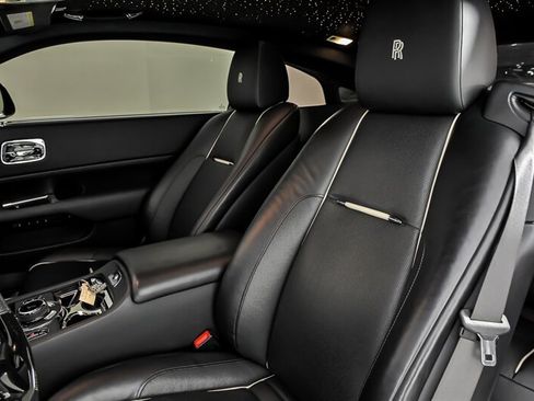 Used 2016 Rolls-Royce Wraith RWD image 18
