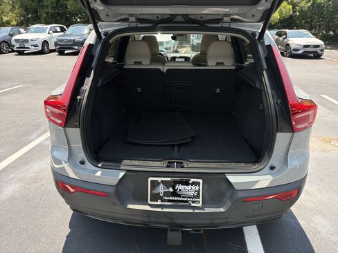 Certified 2024 Volvo XC40 B5 Plus w/ Climate Package AWD/4WD image 34