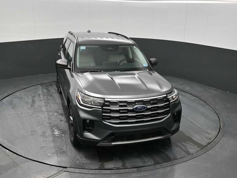 Used 2025 Ford Explorer Active w/ Active Comfort Package image 17
