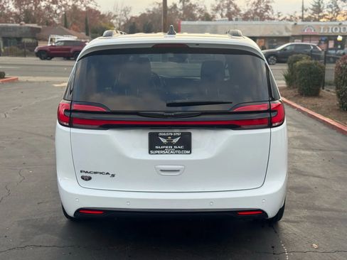 Used 2023 Chrysler Pacifica Touring-L w/ S Appearance Package FWD image 5