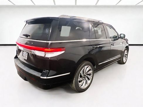 Used 2024 Lincoln Navigator Reserve AWD/4WD image 4