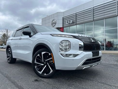 Used 2024 Mitsubishi Outlander SEL AWD/4WD image 2