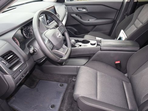 Certified 2025 Nissan Rogue SV AWD/4WD image 17