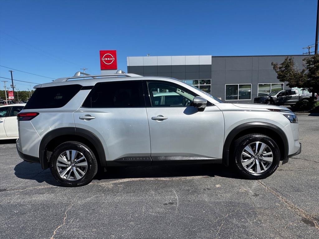 Certified 2025 Nissan Pathfinder SL AWD/4WD image 2