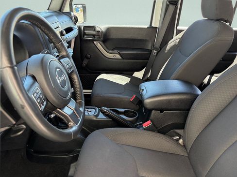 Used 2018 Jeep Wrangler Unlimited Sport w/ Connectivity Group AWD/4WD image 29