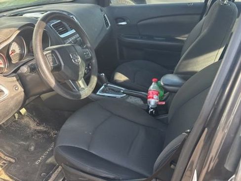 Used 2014 Dodge Avenger SE image 3