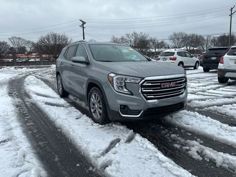 Used 2023 GMC Terrain SLT w/ Infotainment Package II image 3