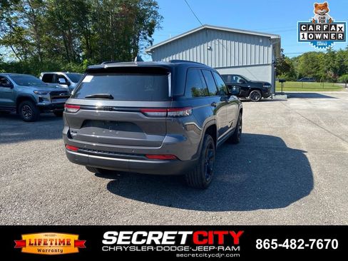 Used 2023 Jeep Grand Cherokee Altitude AWD/4WD image 5