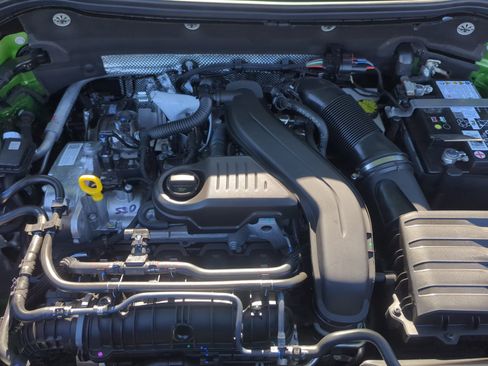 New 2026 Volkswagen Taos SE image 20