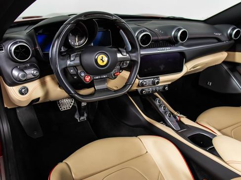 Certified 2019 Ferrari Portofino image 37