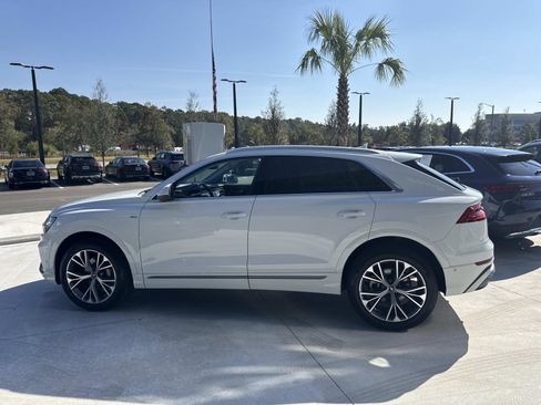 Used 2023 Audi Q8 Premium Plus image 6