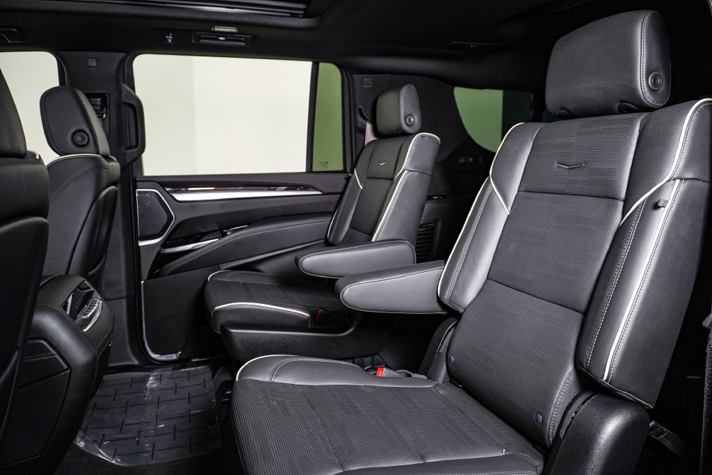 Used 2026 Cadillac Escalade ESV Luxury w/ LPO, Floor Liner Package AWD/4WD image 18
