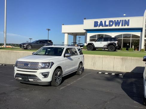 Used 2020 Ford Expedition Platinum AWD/4WD image 3