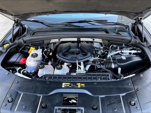 Used 2023 Jeep Grand Cherokee 4WD 4xe image 9