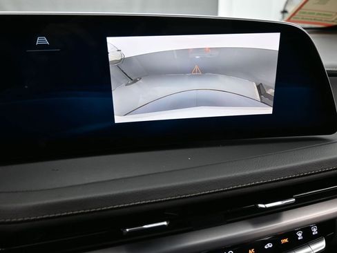 Used 2024 Cadillac XT4 Luxury w/ Cold Weather Package image 21