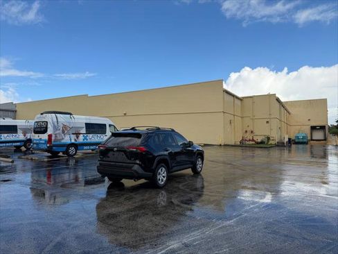 Used 2020 Toyota RAV4 LE image 5