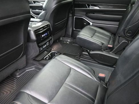 Used 2022 Jeep Wagoneer Series III w/ Premium Group I image 20