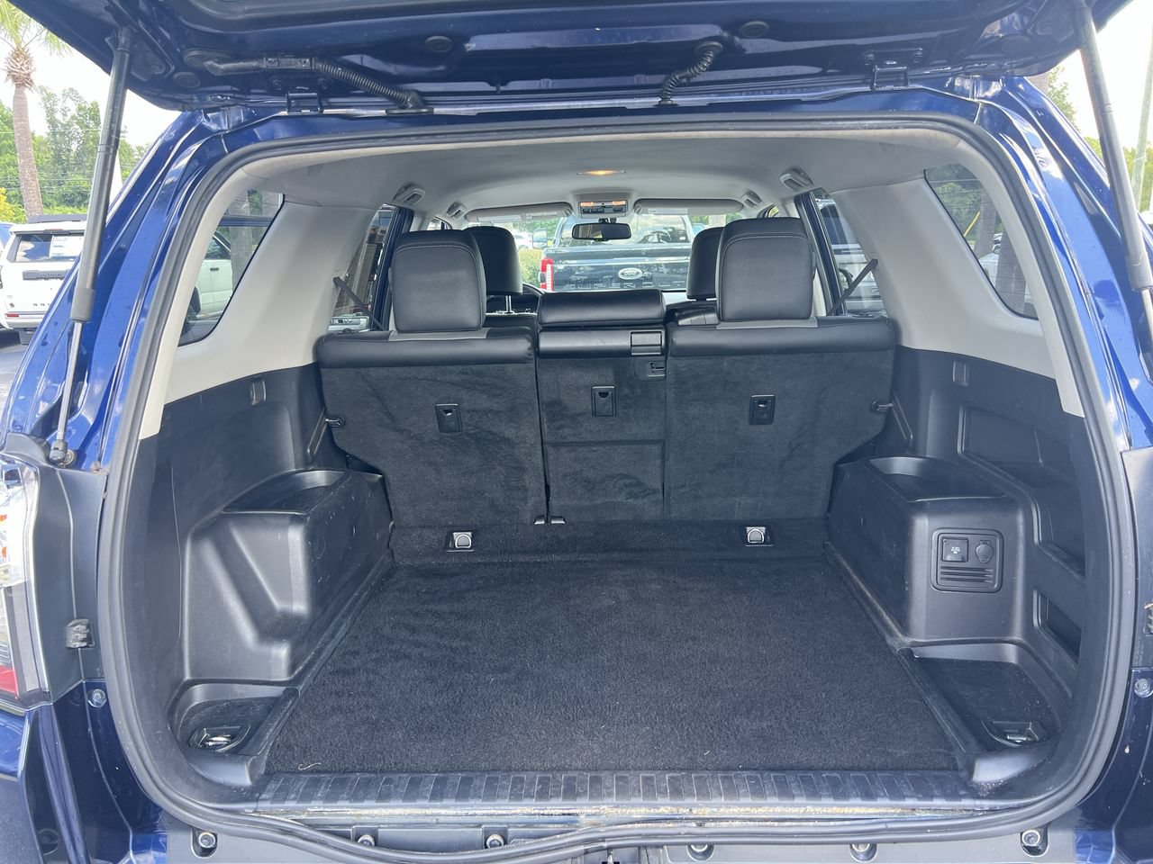 Used 2018 Toyota 4Runner SR5 Premium AWD/4WD image 33