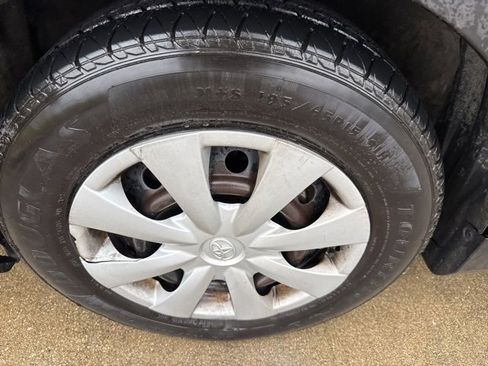 Used 2011 Toyota Corolla LE image 2