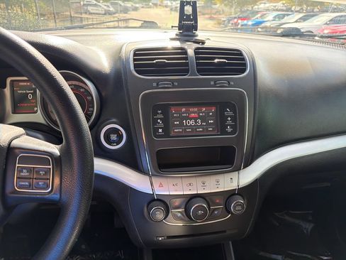 Used 2020 Dodge Journey SE FWD image 25